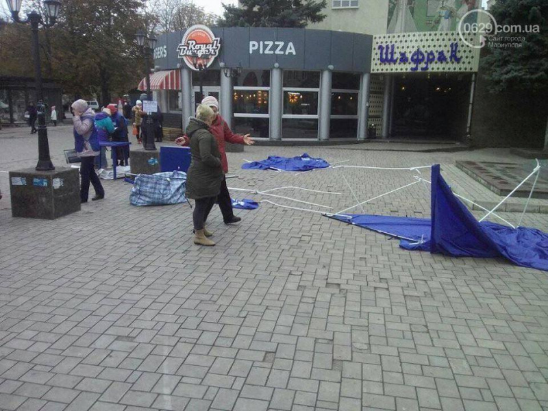 "Вітром здуло": з наметами "Оппоблока" сталася "маленька неприємність" у Маріуполі