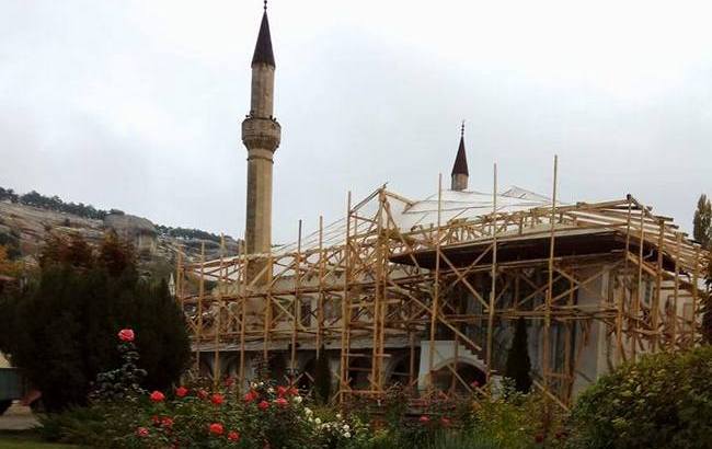 У мережі показали, як кримські окупанти руйнують Бахчисарайський палац