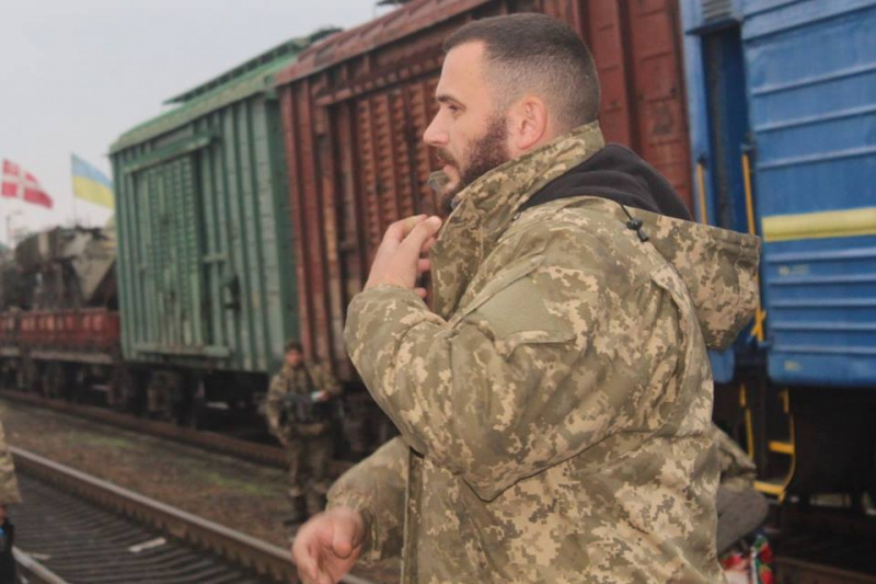 В сети показали трогательные фото встречи украинских защитников в родном городе