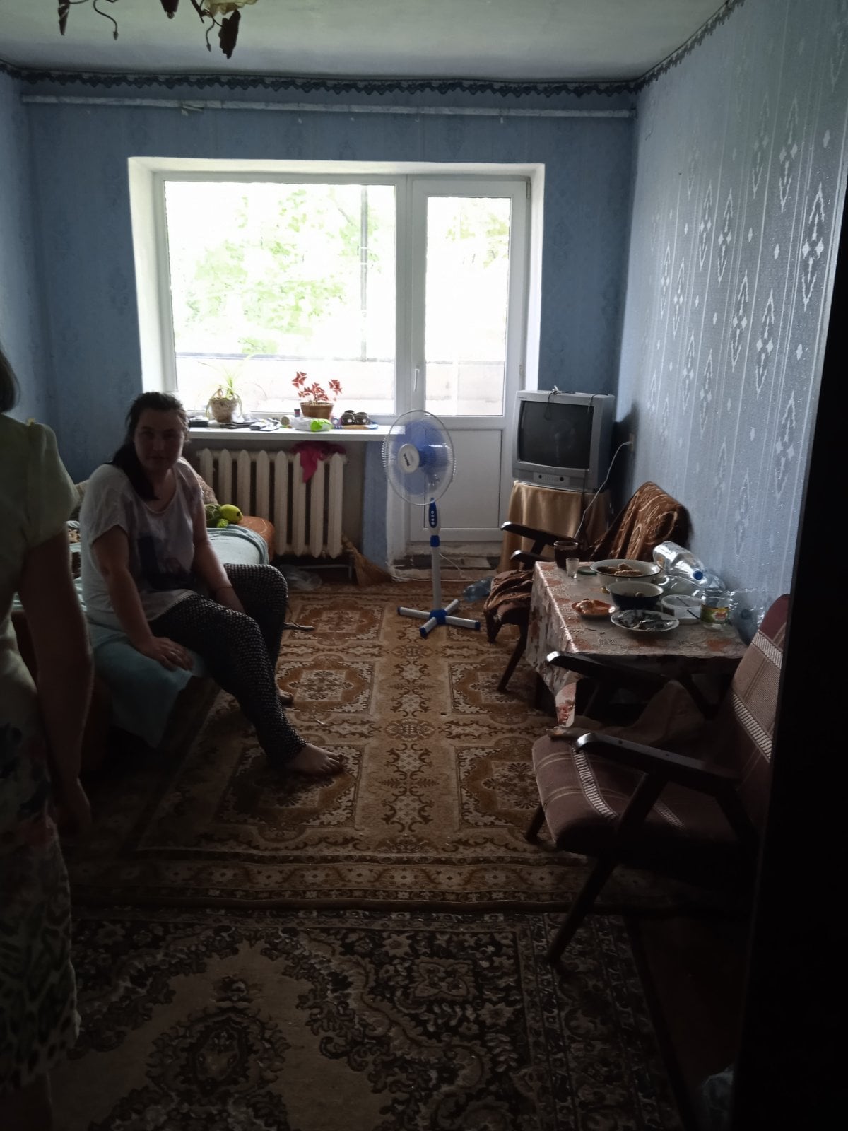 У Первомайську однорічного малюка хотіли викинути з балкона: деталі моторошної історії