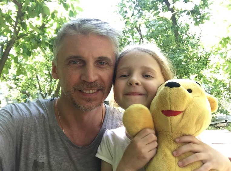 &quot;Моєї дівчинки вже немає в живих&quot;: батько екс-солістки ВІА Гри з літа шукає зниклу доньку