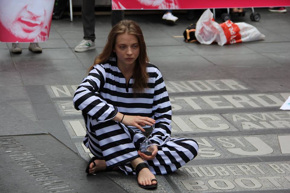 "Время истекает": в Нью-Йорке прошла красочная акция в поддержку Сенцова (фото)