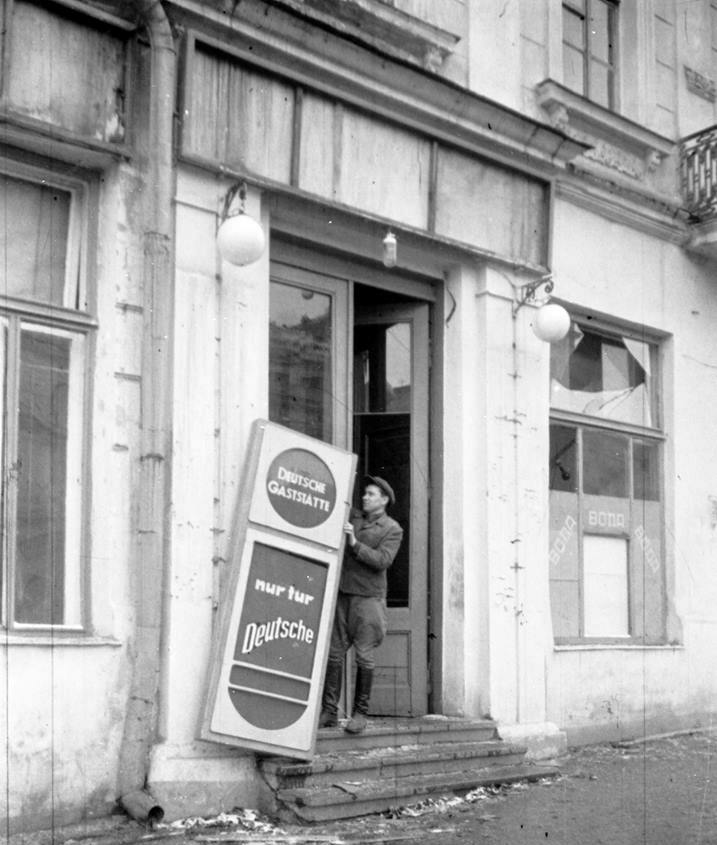 Звільнення Києва: в мережі показали рідкісні фото столиці листопада 1943-го