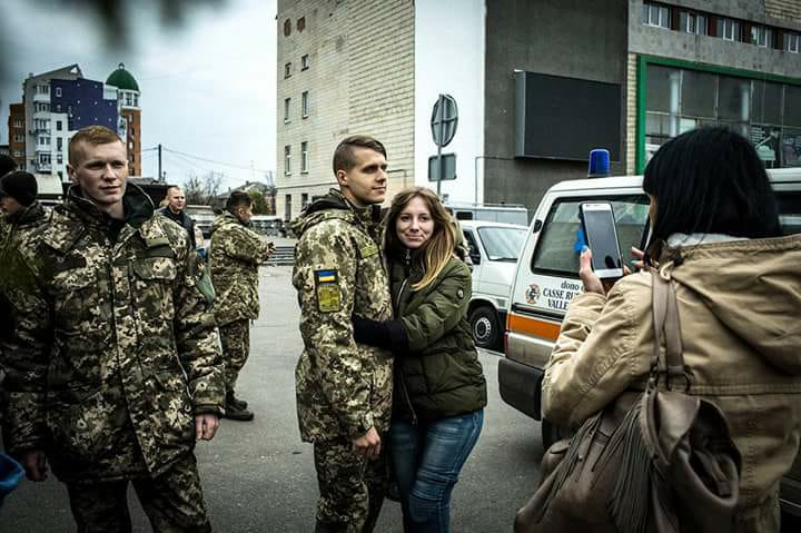 "Безмежно вдячна": дівчина-боєць АТО втратила ногу в АТО і продовжила службу в ЗСУ