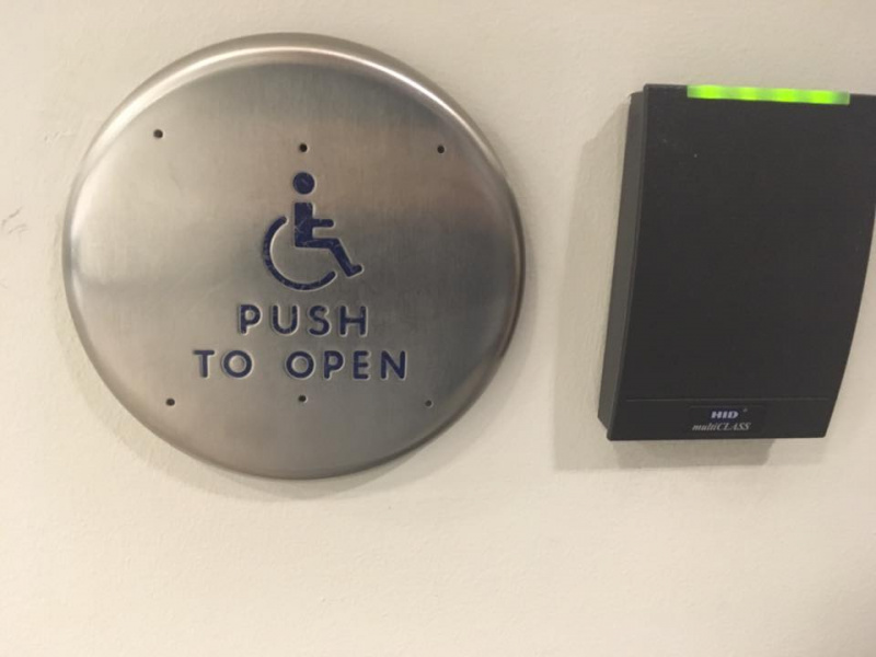 "Паралельний світ" волонтер сколихнула мережу, порівнявши Україну й США (фото)