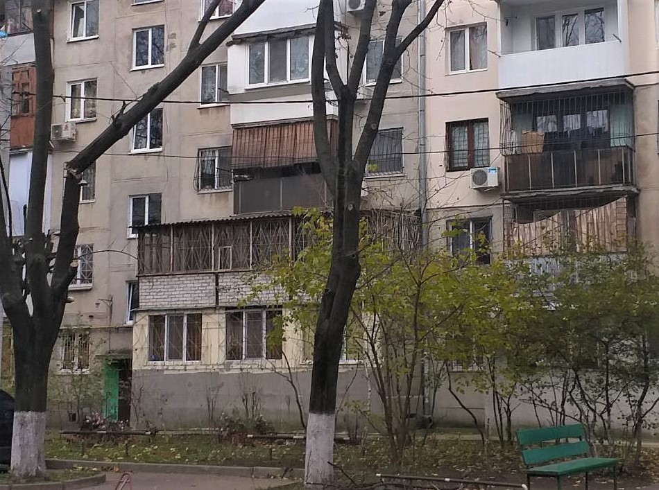 В Одессе мощный шторм повалил деревья и наделал много беды (фото)