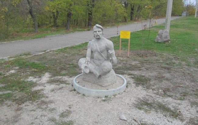 Вандализм в Николаеве: поврежден памятник казаку Мамаю