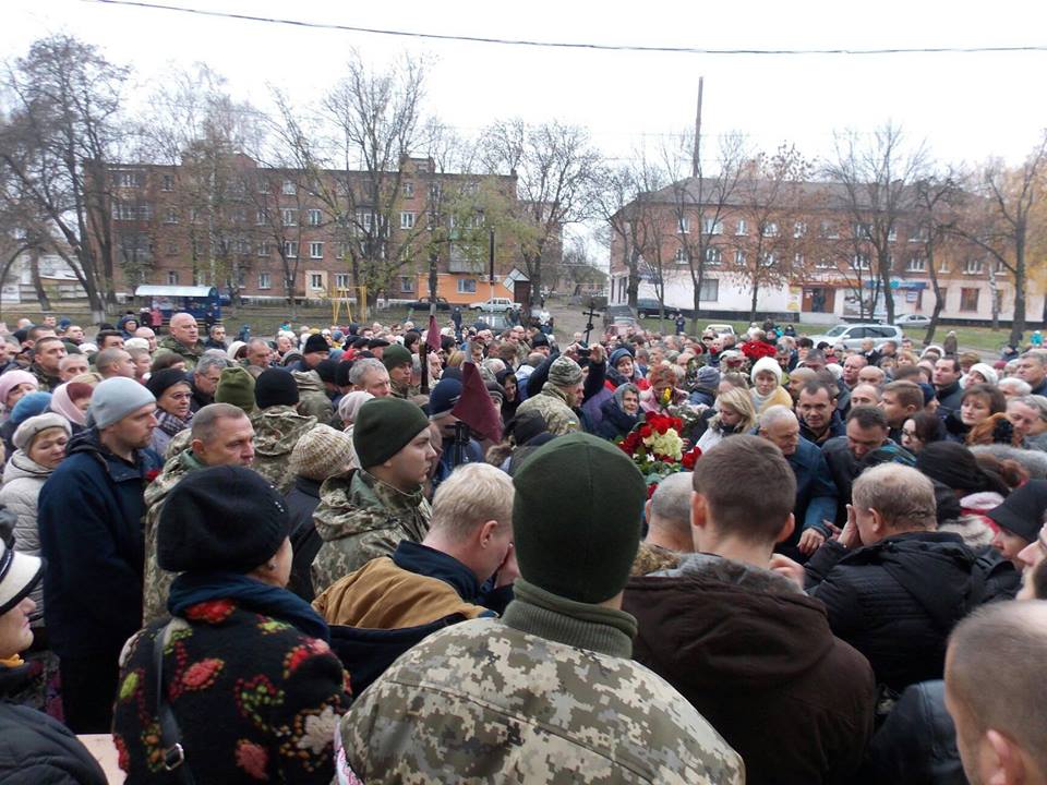 В Конотопе попрощались с погибшим в зоне АТО героем (фото, видео)