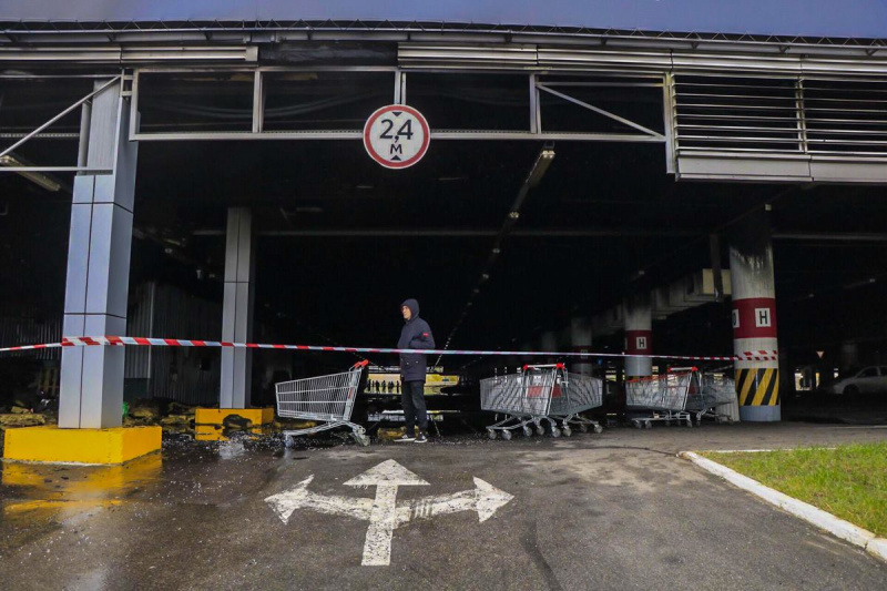 В Киеве произошел пожар в популярном гипермаркете: появились подробности инцидента