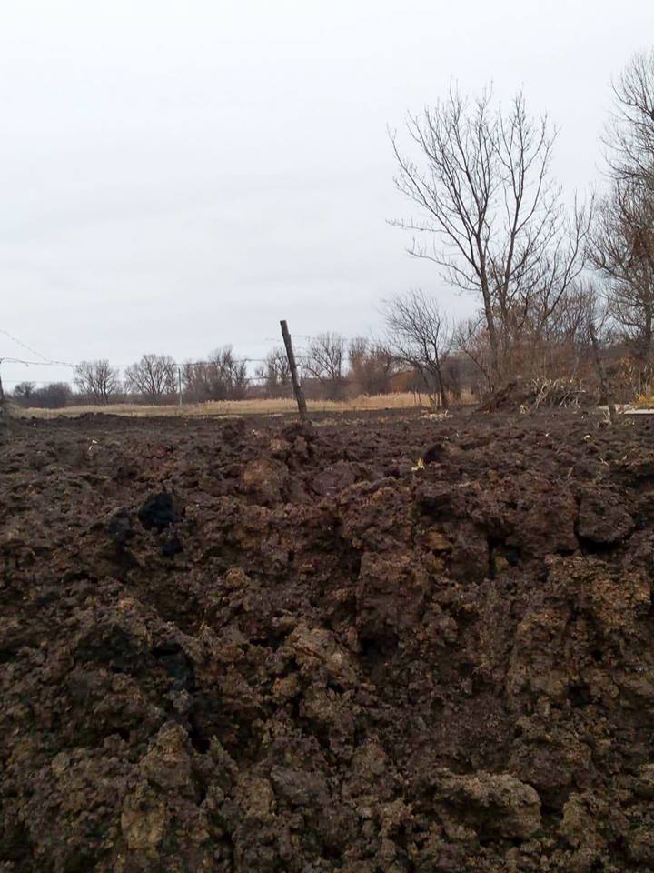 &quot;Воронки в человеческий рост&quot;: в сети показали, во что боевики превратили Бахмутку