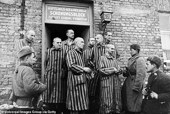 Фото свобождения Освенціма радянськими солдатами виявилося фейком