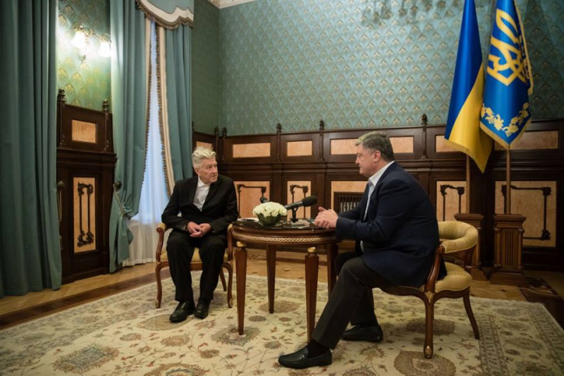 Порошенко показав режисерові Линчу "Дім з химерами"