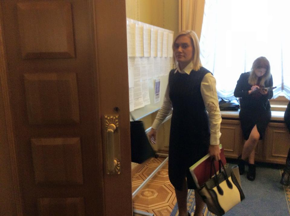 Парад дорогих брендів: у Раді жінки-нардепи &quot;вигулюють&quot; дорогі аксесуари