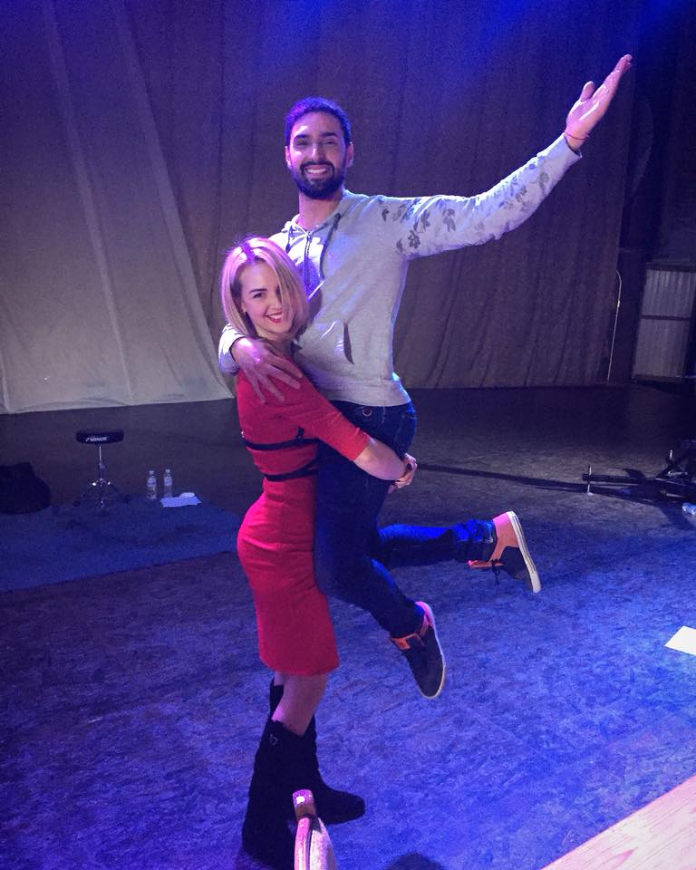 "Носильщица": Козловский взбудоражил сеть неожиданными фото с девушкой