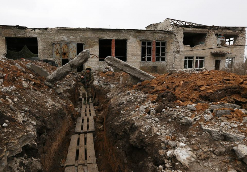 Бездомні коти і повна розруха: в мережі показали фото авдіївської "промки"