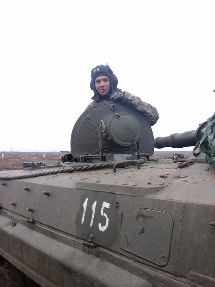 Ветеран АТО почав вишивати, щоб заробити собі на лікування