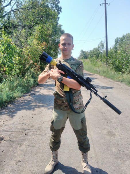 Ветеран АТО почав вишивати, щоб заробити собі на лікування