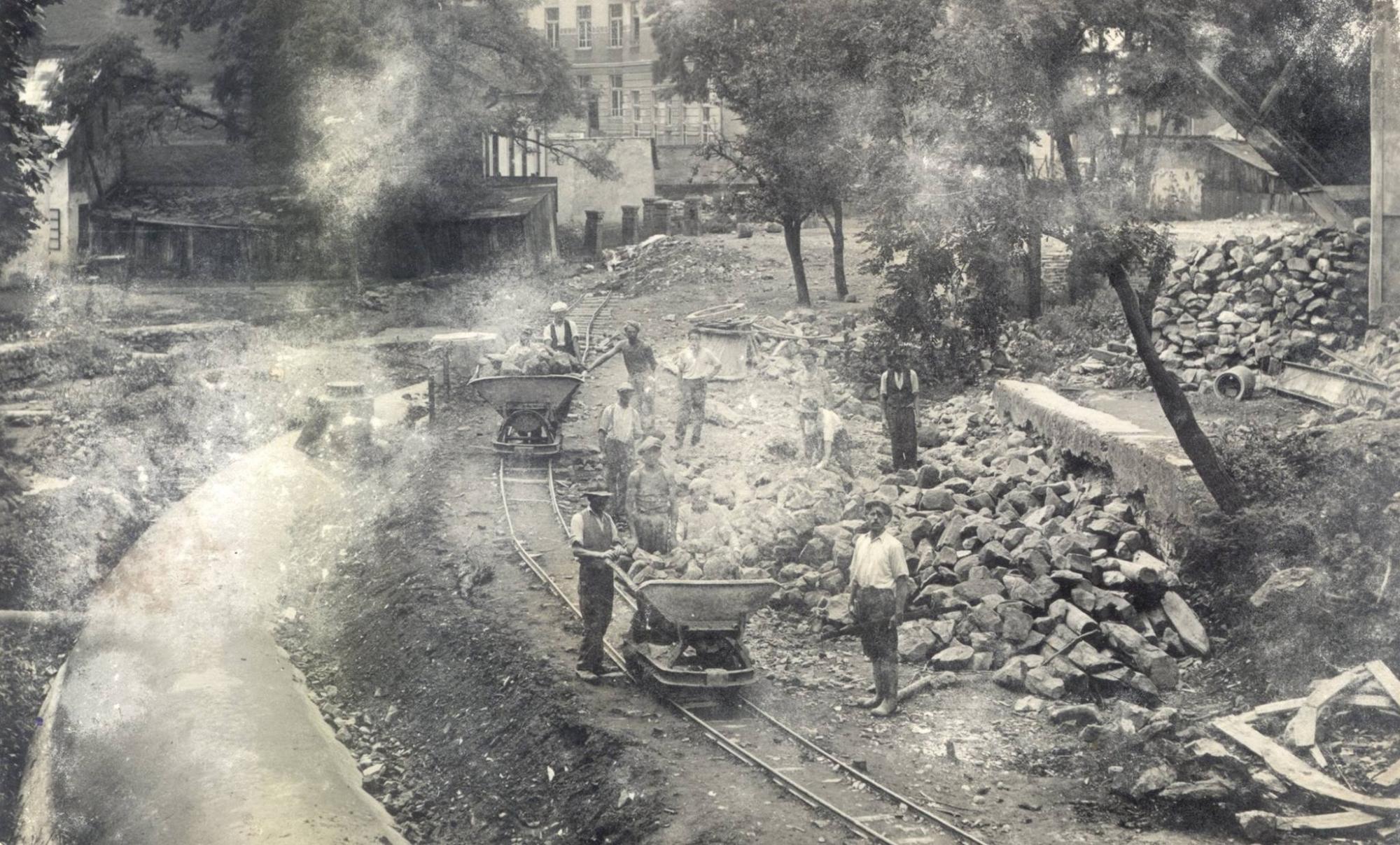 "Навіть не віриться": в мережі показали, як в Ужгороді "пустили під бетон" річку (унікальні фото)