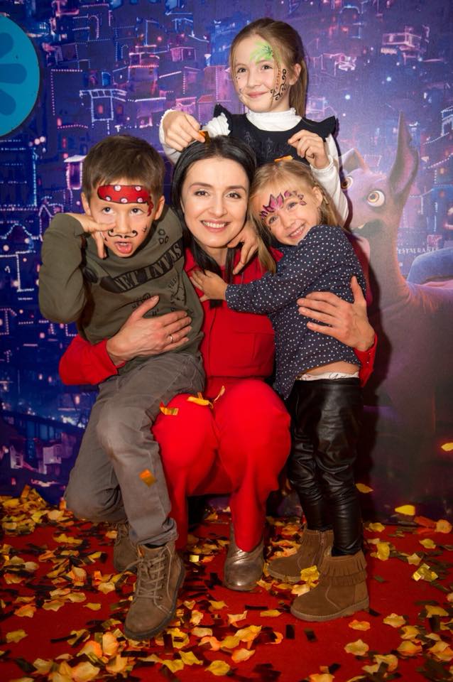 Известная украинская ведущая показала, как держит себя в форме (видео)