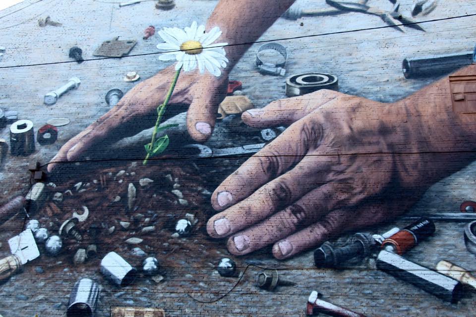 "Подняться из грязи": у киевской полиции появился личный мурал