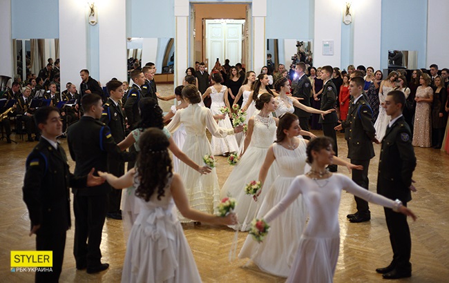 В ритме танго: в Киеве отгремел кадетский бал (фоторепортаж)