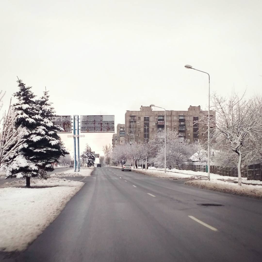 Єнакієве в руїнах: як виглядає сьогодні мала батьківщина втікача Януковича (фото)