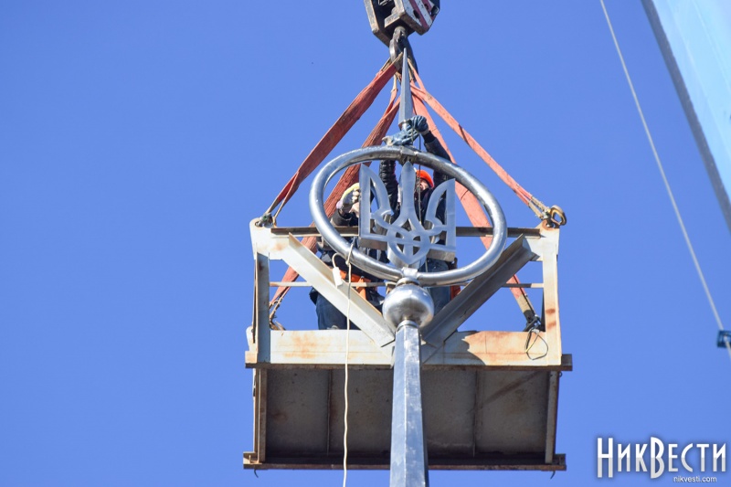 На мэрии Николаева заменили советскую звезду на трезубец