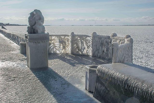 Азовское море сковали плотные льды: завораживающие фото