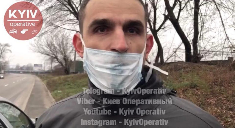 "Міцно вштирило": у Києві чоловік називав себе богом і плювався в поліцейських