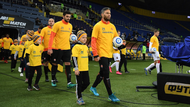 "Гордимся": футболисты "Шахтера" после скандала вышли на поле в патриотичных футболках