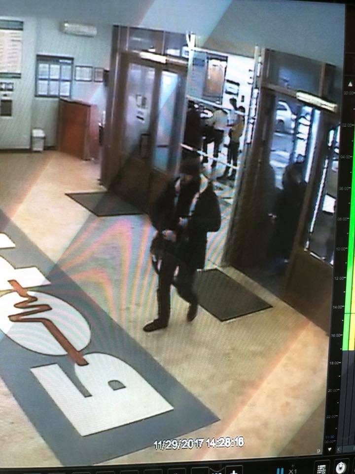 Среди белого дня: у украинской певицы угнали элитный автомобиль