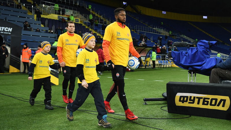 "Гордимся": футболисты "Шахтера" после скандала вышли на поле в патриотичных футболках