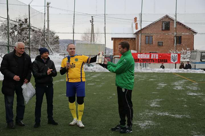 Во Львове ветераны "Карпат" сыграли матч с волонтерами и бойцами АТО (фото)