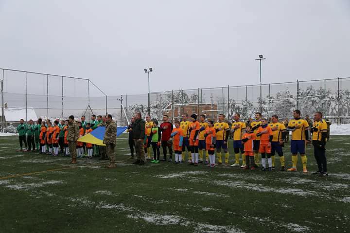 Во Львове ветераны "Карпат" сыграли матч с волонтерами и бойцами АТО (фото)