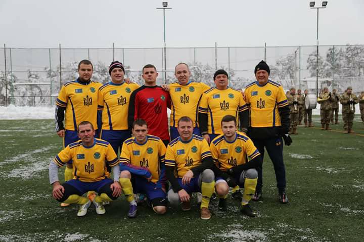 Во Львове ветераны "Карпат" сыграли матч с волонтерами и бойцами АТО (фото)