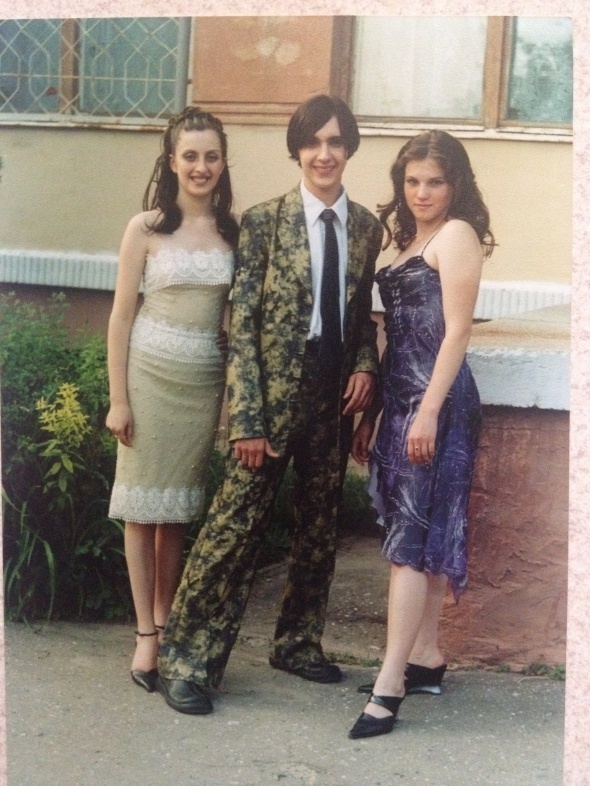 "Казался очень модным": Козловский показал оригинальный костюм со своего выпускного (фото)