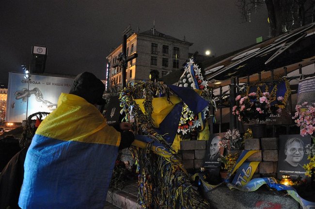 В Киеве на Аллее Героев Небесной Сотни появились рождественские детали