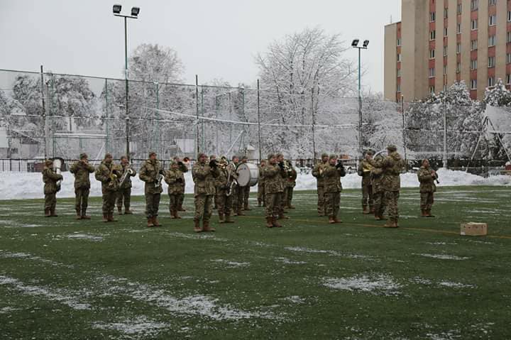 Во Львове ветераны "Карпат" сыграли матч с волонтерами и бойцами АТО (фото)
