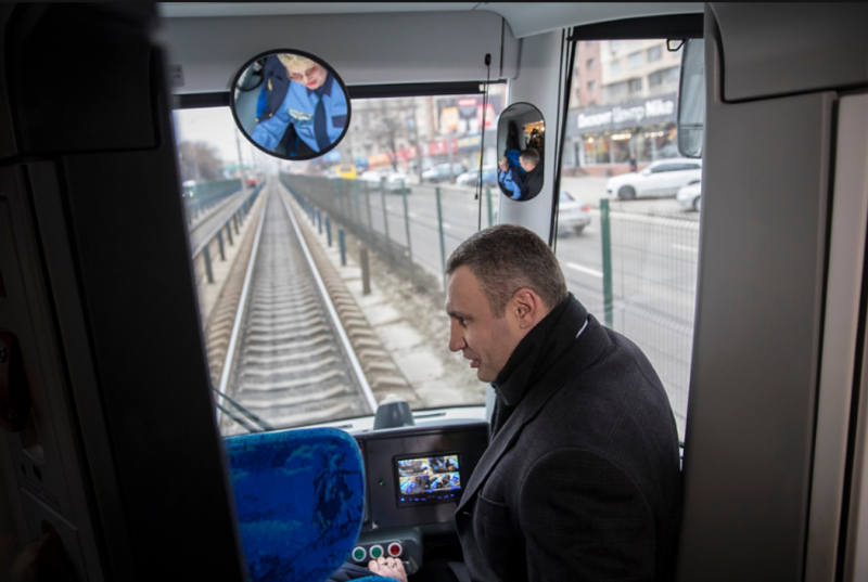 Кличко проїхався новим трамваєм PESA, партія яких надійшла до столиці наприкінці минулого року