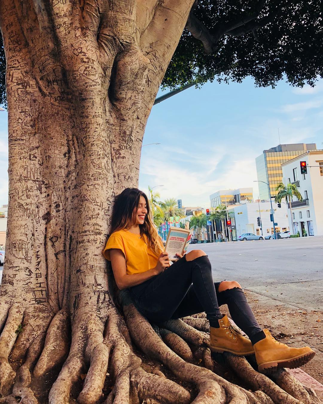 Ведущая Регина Тодоренко