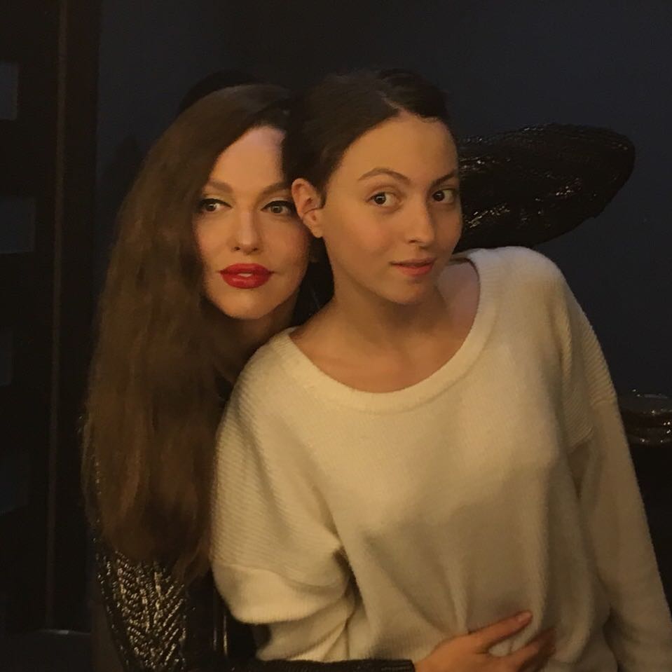 Оля Полякова с дочкой