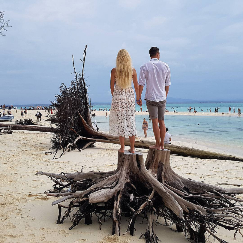 Экс-холостяк показал свою новую возлюбленную