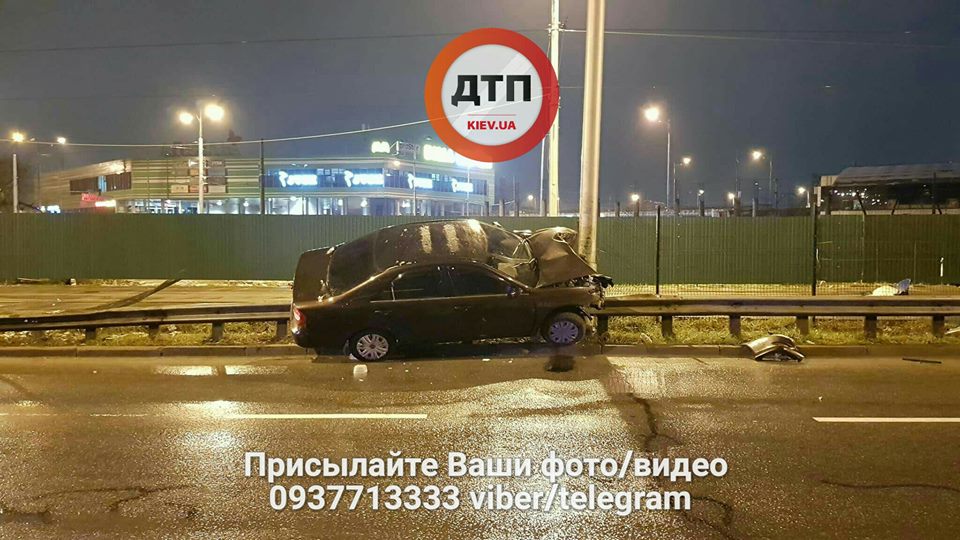 В Киеве водитель сбежал с места ДТП, бросив в авто раненого пассажира