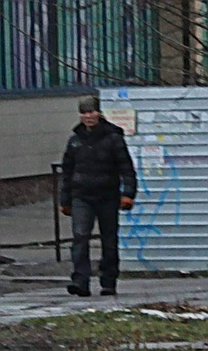 Бросается бутылками и нападает на детей: в Киеве неадекватная женщина держит в страхе весь район