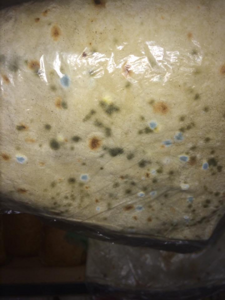 &quot;Лаваш пенициллиновый&quot;: сеть поразили продукты в львовском магазине