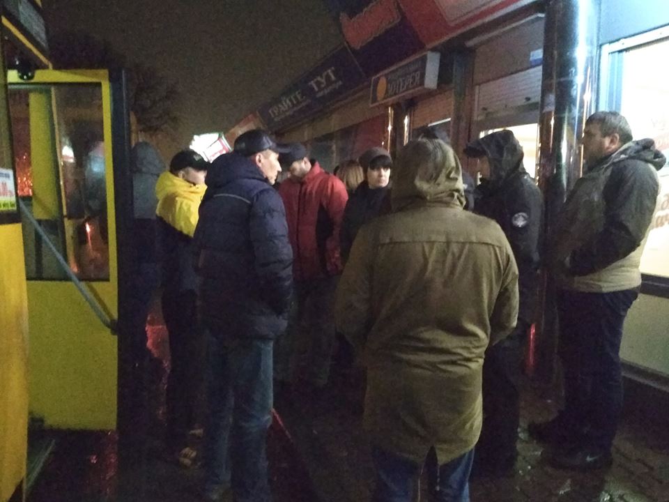 Под Киевом АТОшники проучили водителя, который выгнал из маршрутки сына погибшего бойца