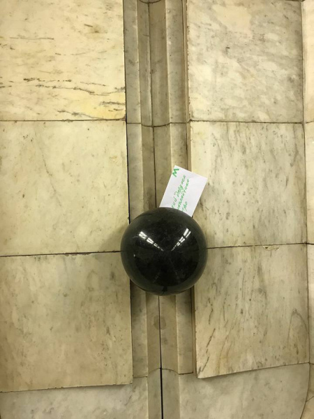 Киевский метрополитен удивил пассажиров неожиданными подарками (фото)