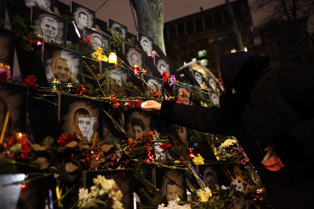 На Аллее Героев Небесной Сотни почтили память погибших на Майдане в 2014 году (фоторепортаж)