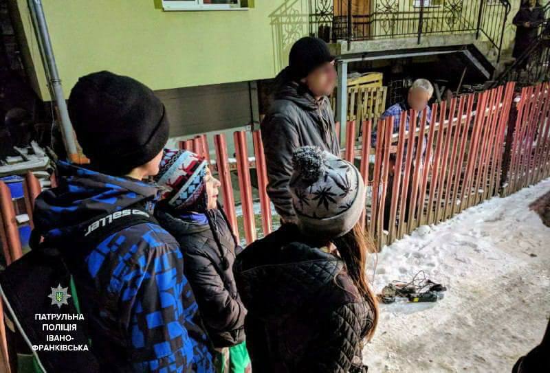 В Івано-Франківську школярі зловили і затримали злодія (фото)