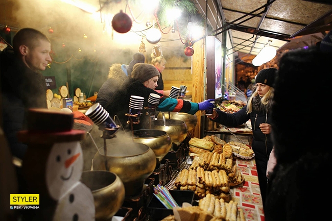 Открытие елки в Киеве: появились впечатляющие фото новогодней красавицы (фоторепортаж)